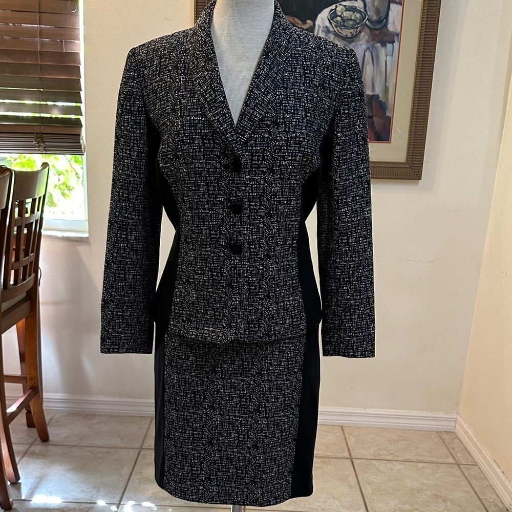 Tahari ASL Women's Black/White 2 PC Skirt Suit Size 14P - Picture 2 of 14